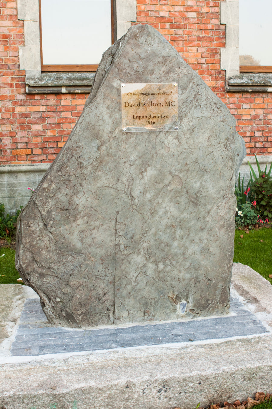 Memorial to Reverend David Railton at Erquinghem-Lys Churchyard Extension